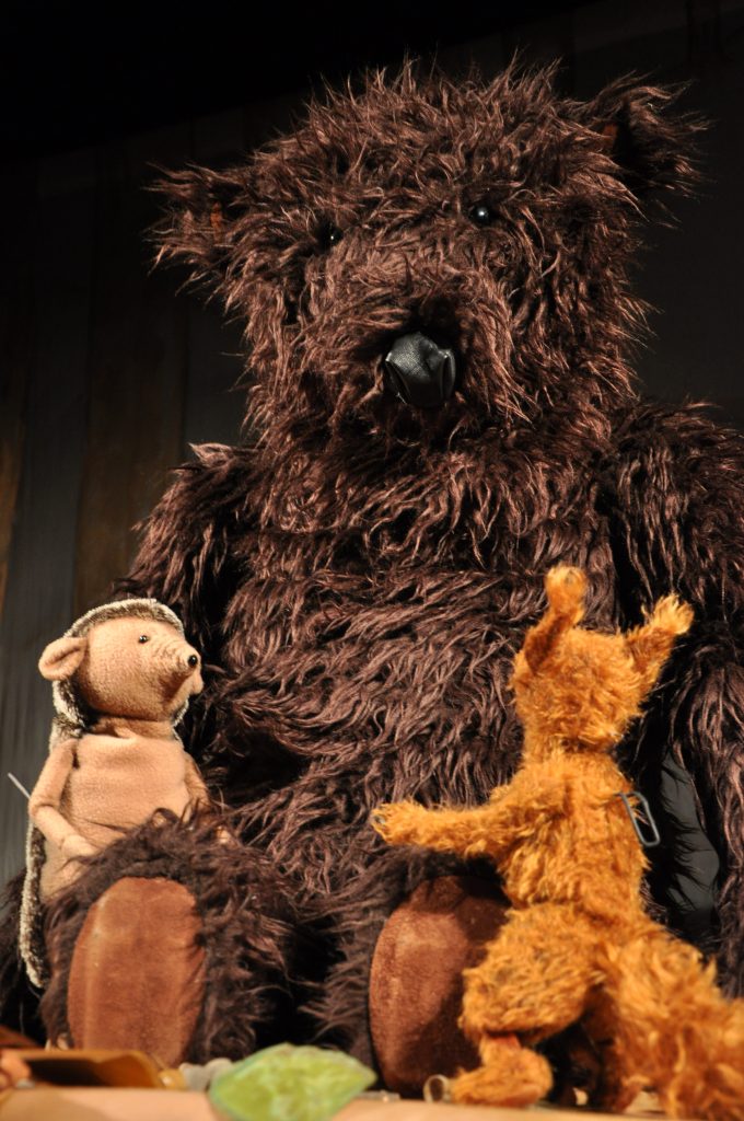 Foto von den Puppen Herr Eichhorn, Igel und Bär