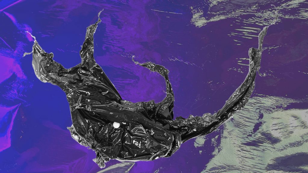 Abstrakte digitale Darstellung eines schwarzen, geschwungenen Objekts mit glänzender, zerknitterter Oberfläche vor einem violetten Hintergrund.
